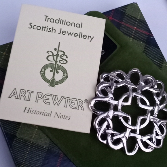 NIB 1996 Made in Scotland Solid Pewter Celtic Love Knot Four Mary's Brooch Pin - Picture 6 of 8